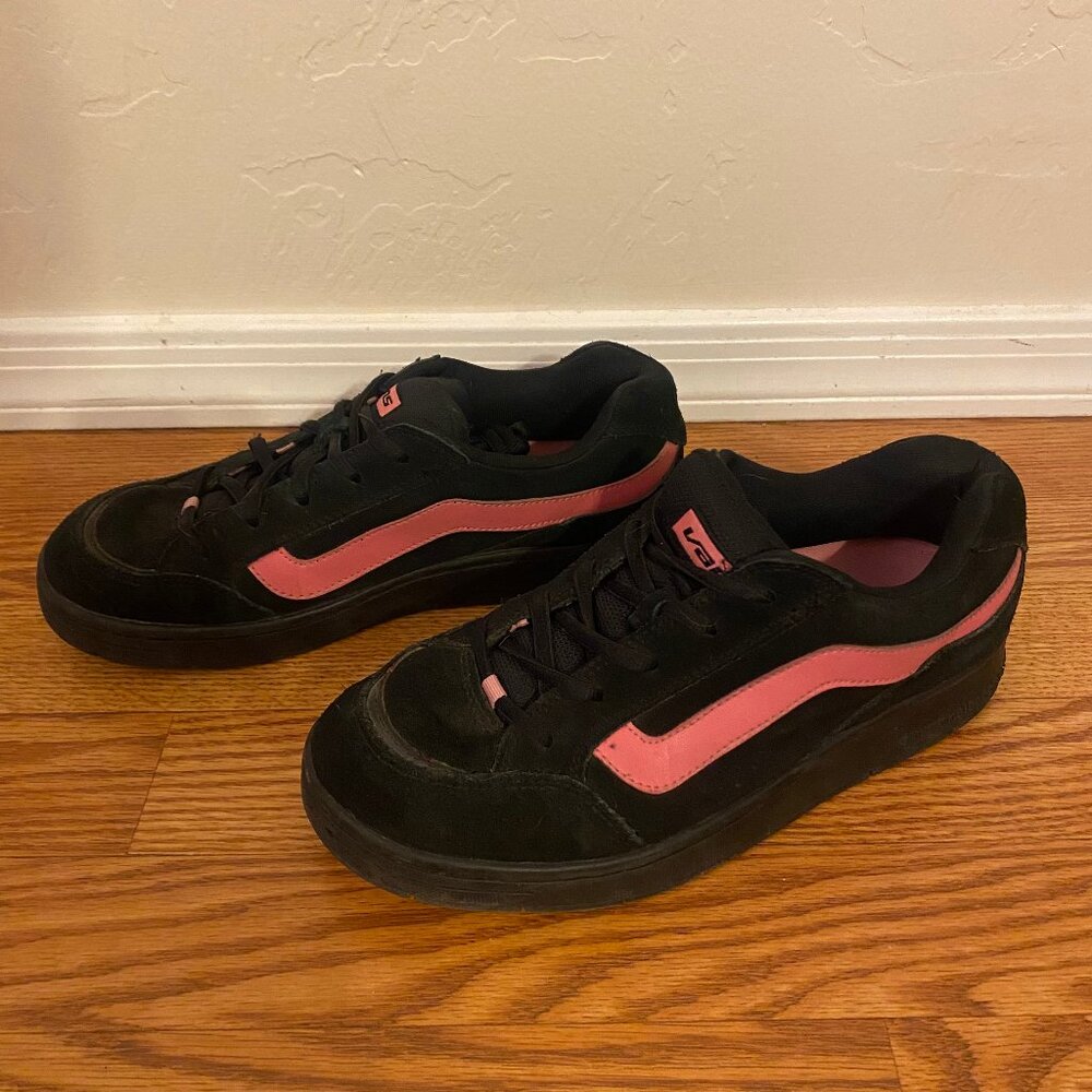 Vintage Y2K Vans Mannaz Pink and Black Suede Woman’s Size 9